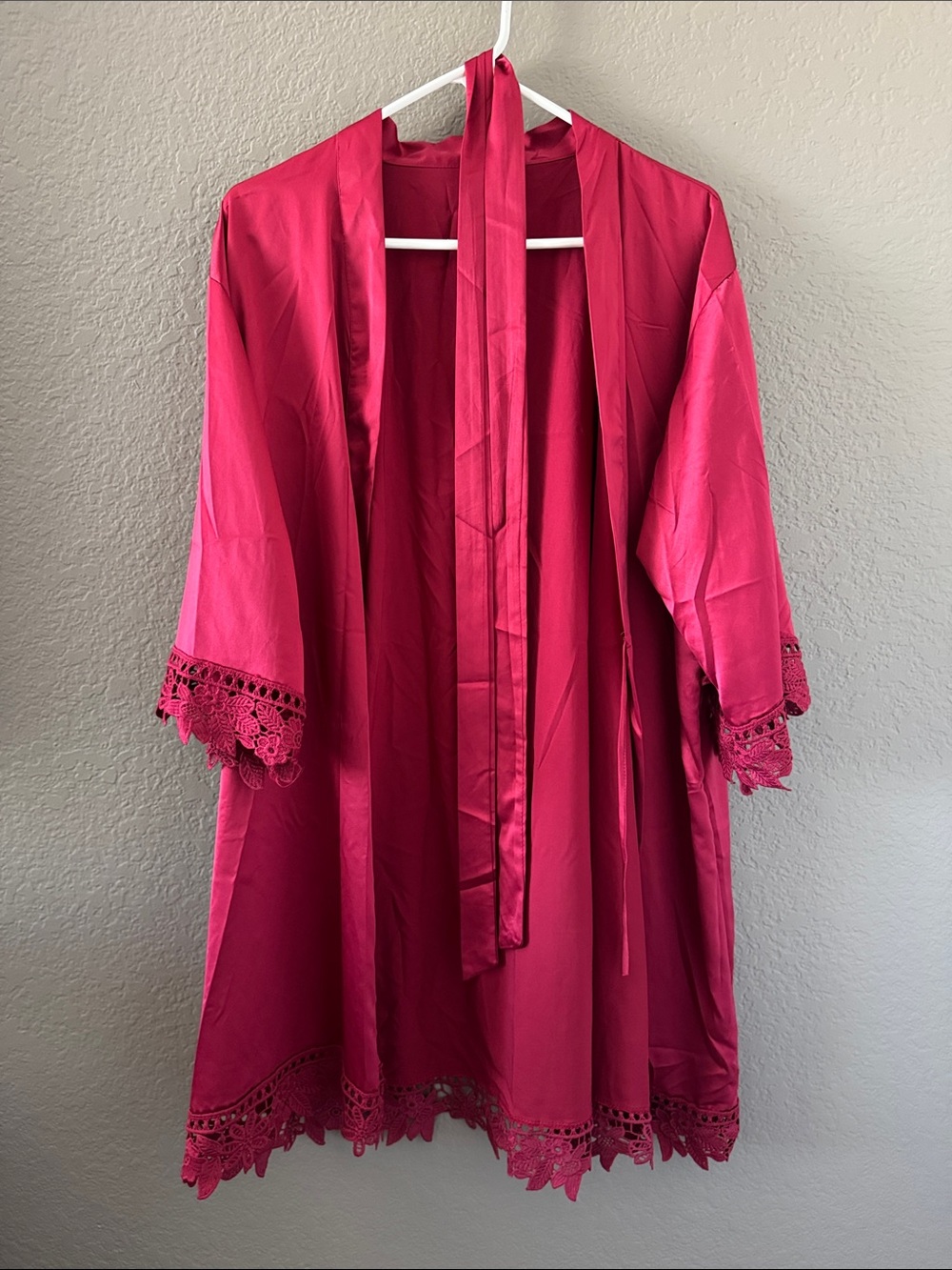 Women's Fuchsia Lace-Trim Robe - Elegant Cover-Up